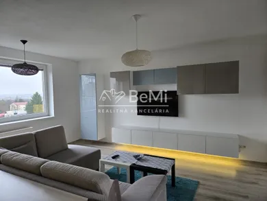 Na prenájom 2-izbový byt, 54 m², Nitra, Matičná