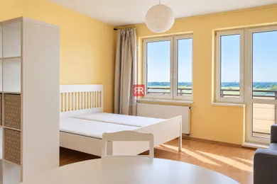 Na prenájom 1-izbový byt, 45 m², Bratislava-Petržalka, Vyšehradská