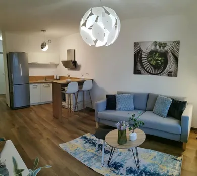 Na prenájom 2-izbový byt, 43 m², Trnava, Novomestská