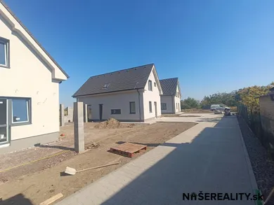 Na predaj 6-izbový dom, 167 m², Kalinkovo, Záhradnícka
