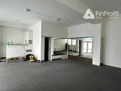 Na prenájom komerčné, 56 m², Bratislava-Petržalka, Panónska cesta