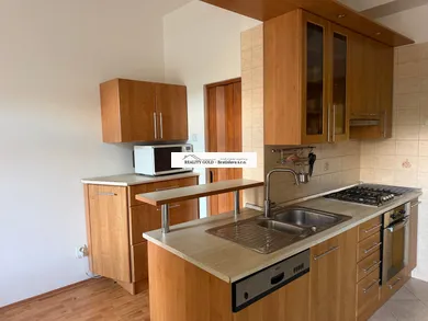 Na predaj 3-izbový byt, 108 m², Bratislava-Staré Mesto, Benediktiho
