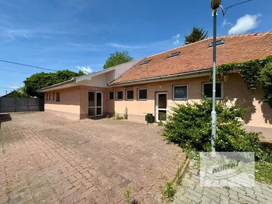 Na predaj objekt, 204 m², Nesvady, Lipová