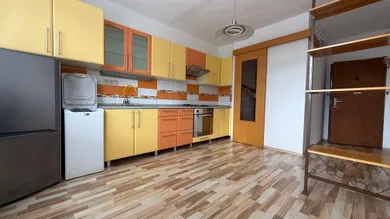 Na predaj 1-izbový byt, 36 m², Levice