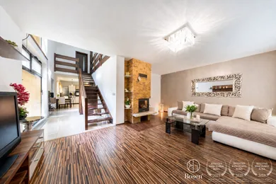 Domy na sprzedaż, 5-pokojowe, Veľký Biel · €460 000
