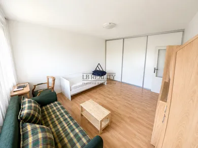 Na prenájom 1-izbový byt, 30 m², Bratislava-Karlova Ves, Tilgnerova