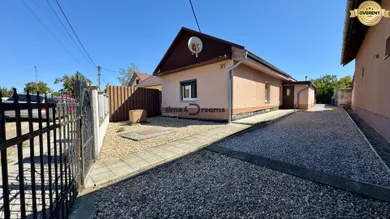 Domy na sprzedaż, 3-pokojowe, Šurany · €158 990