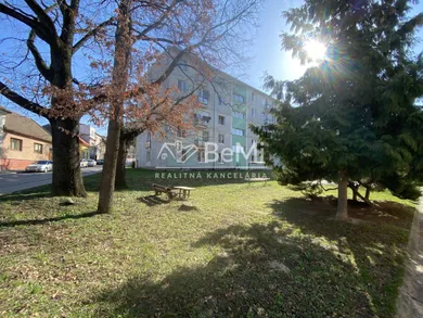 Na predaj 3-izbový byt, 64 m², Nitra, Vikárska