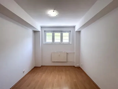 Na prenájom 3-izbový byt, 74 m², Bratislava-Ružinov, Kohútova