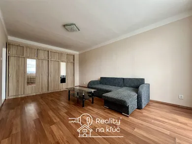 Mieszkania na wynajem, 1-pokojowe, Nové Zámky · €400