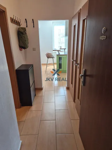 Na prenájom 2-izbový byt, 58 m², Bratislava-Nové Mesto, Račianska