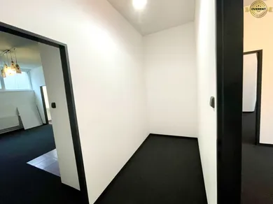 Lokale komercyjne na sprzedaż, Bratislava-Nové Mesto · €240 000