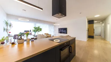 Na prenájom 4-izbový byt, 110 m², Bratislava-Nové Mesto, Jaskový rad