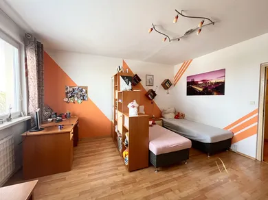 Na predaj 3-izbový byt, 80 m², Zlaté Moravce, 1 Mája