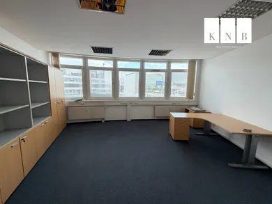 Lokale komercyjne na sprzedaż, Bratislava-Nové Mesto · €324 000