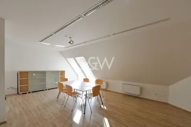 Na prenájom komerčné, 168 m², Bratislava-Staré Mesto, Michalská