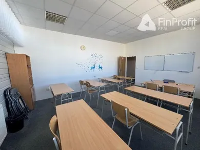 Na prenájom komerčné, 230 m², Bratislava-Nové Mesto, Stará Vajnorská