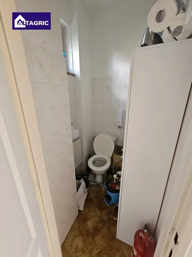 Na prenájom komerčné, 60 m², Komárno, Petőfiho ul.