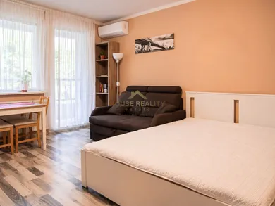 Na prenájom 1-izbový byt, 39 m², Bratislava-Rača, Novohorská