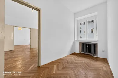 Na predaj 3-izbový byt, 77 m², Bratislava-Staré Mesto, Grösslingova
