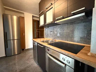 Na prenájom 3-izbový byt, 61 m², Prievidza