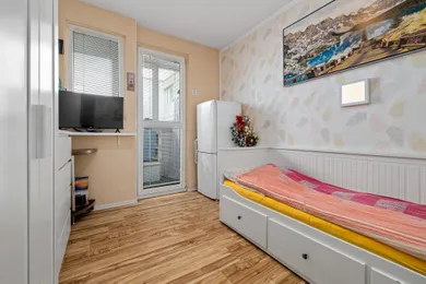 Na predaj 4-izbový byt, 67 m², Bratislava-Petržalka, Topoľčianska