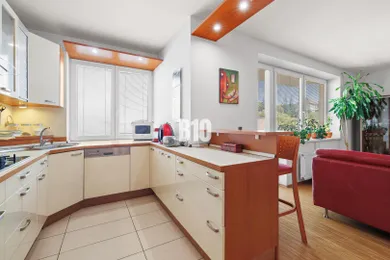 Na predaj 4-izbový byt, 135 m², Bratislava-Nové Mesto, Uhrova