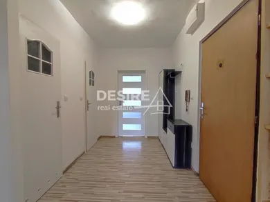 Na prenájom 3-izbový byt, 61 m², Pezinok, Svätoplukova