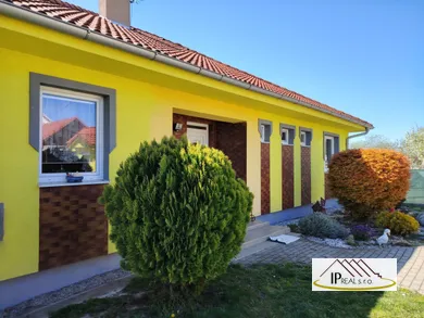 Domy na sprzedaż, 4-pokojowe, Topoľníky · €255 000
