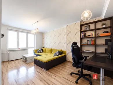 Na prenájom 2-izbový byt, 50 m², Bratislava-Nové Mesto, Hálkova