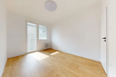 Na predaj 4-izbový byt, 74 m², Bratislava-Petržalka, Kapicova