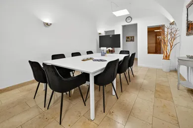 Na prenájom komerčné, 21 m², Bratislava-Staré Mesto, Michalská