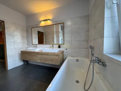 Na prenájom 3-izbový byt, 100 m², Piešťany, E. Belluša