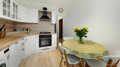Na prenájom 3-izbový byt, 74 m², Bratislava-Petržalka, Jasovská