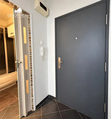 Na predaj 1-izbový byt, 36 m², Bratislava-Petržalka, Rovniankova