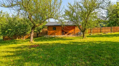 Na predaj pozemok, Počúvadlo