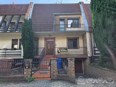 Будинки на продаж, 4-кімнатні, Dunajská Streda · €273 000