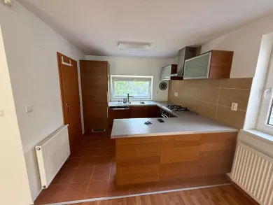Kiadó házak, Chorvátsky Grob · €1200