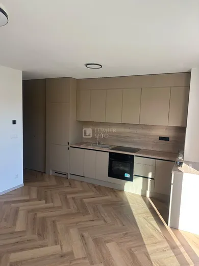 Na prenájom 3-izbový byt, 52 m², Banská Bystrica, Lazovná