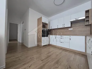 Na prenájom 2-izbový byt, 54 m², Považská Bystrica, Centrum