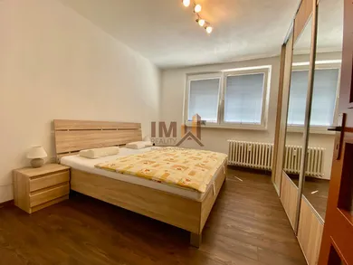 Na prenájom 2-izbový byt, 59 m², Nové Zámky