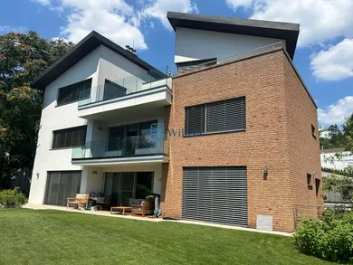 Byty na prenájom 5-izbový, Bratislava-Staré Mesto · €3 300