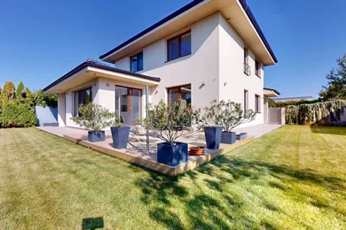 Domy na sprzedaż, Bratislava-Rusovce · €1 085 000
