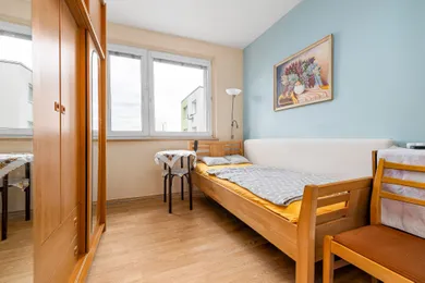 Na predaj 4-izbový byt, 67 m², Bratislava-Petržalka, Topoľčianska
