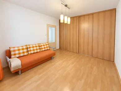 Na prenájom 1-izbový byt, 37 m², Šurany, MDŽ
