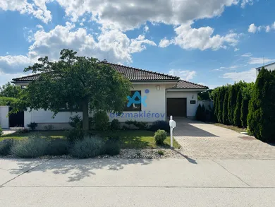 Domy na predaj 4-izbový, Miloslavov · €425 000