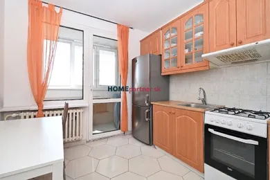 Na predaj 3-izbový byt, 70 m², Bratislava-Petržalka, Jasovská