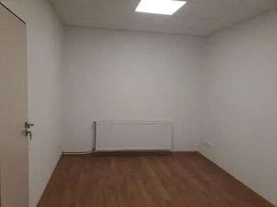 Na prenájom komerčné, 16 m², Humenné, Štúrova