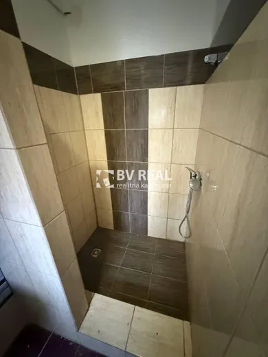 Na prenájom 1-izbový dom, 38 m², Handlová, Ligestká