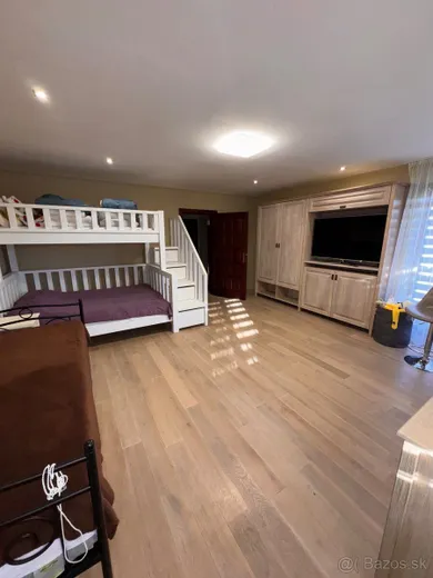 Na predaj rekreačný dom, 225 m², Vinné